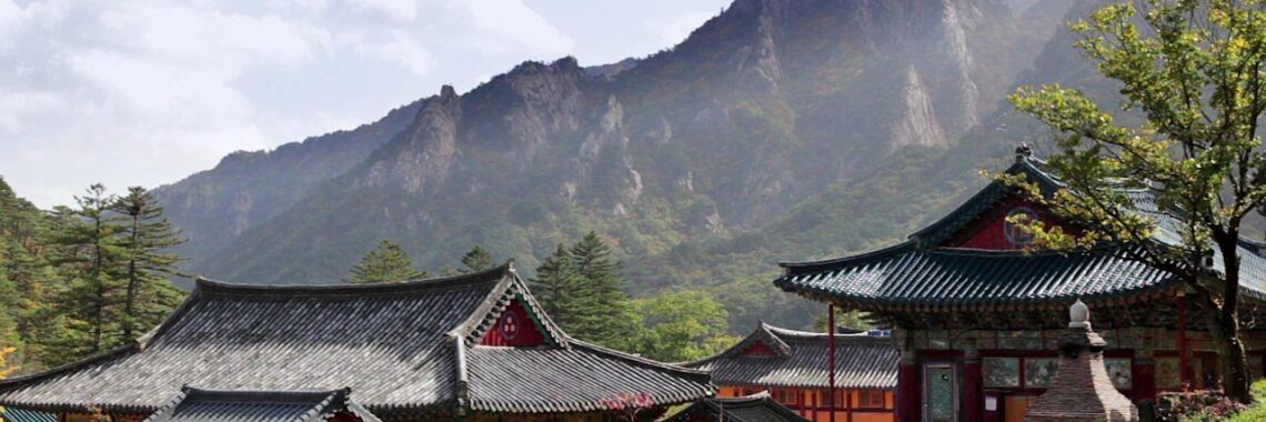 Sinheungsa Temple Mt. Seoraksan Vacation Travel Guide | Expedia